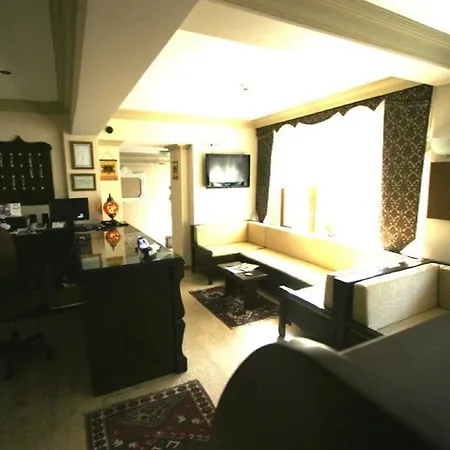 Hotel Peninsula Grand Mumbai