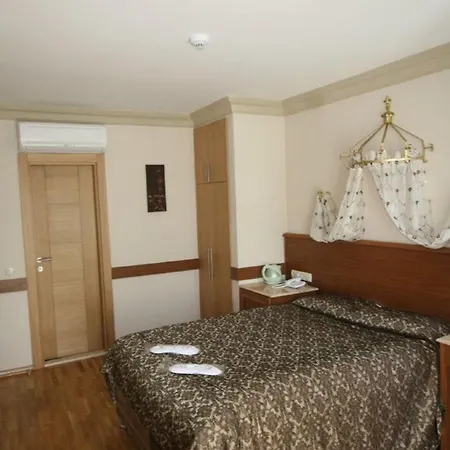 Peninsula Grand