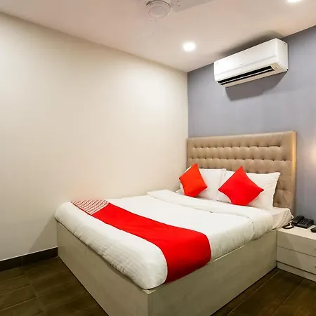 Oyo 62882 Palace Hotel