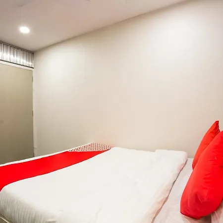 Oyo 62882 Palace Hotel
