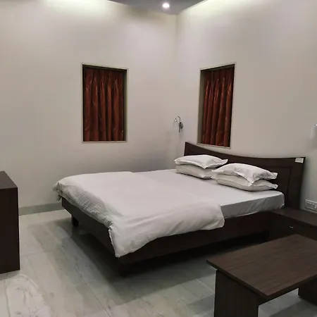 Pals Hotel