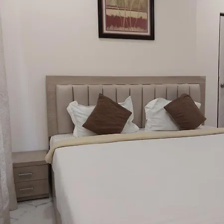 Bed & Breakfast Shree Laxmi Residency, South Mumbai, Byculla West *