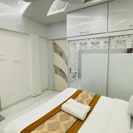 One Bedroom Apartment- Near Kokilaben Ambani Hospital, Andheri West Apartment Mumbai