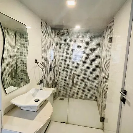 One Bedroom Apartment- Near Kokilaben Ambani Hospital, Andheri West Apartment