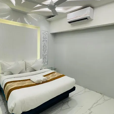One Bedroom Apartment- Near Kokilaben Ambani Hospital, Andheri West * Mumbai