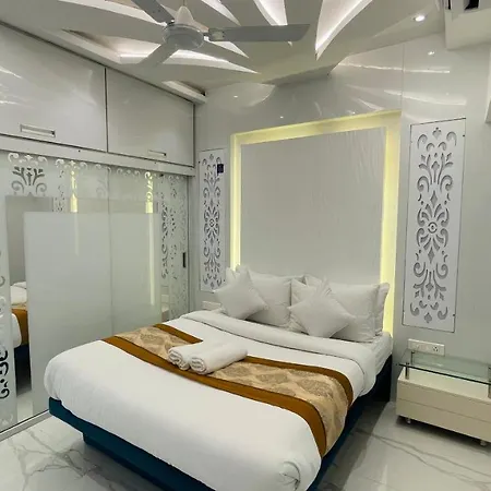 One Bedroom Apartment- Near Kokilaben Ambani Hospital, Andheri West Apartment Mumbai