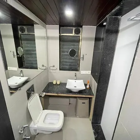Bandra - Spacious 2 Bhk- Close To Bkc. *