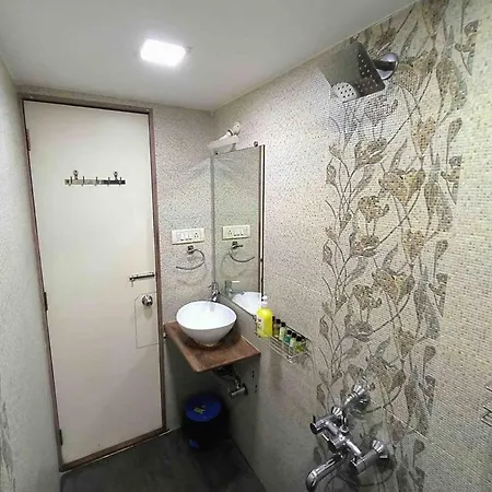 Bandra - Spacious 2 Bhk- Close To Bkc.