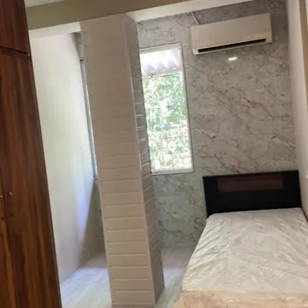 A Cozy In The Heart Of Bandra West Homestay *