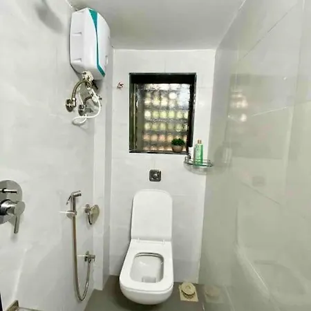 Newton Villa, A Hidden Gem With A Pvt Terrace In The Heart Of Bandra By Connekt Homes Apartment