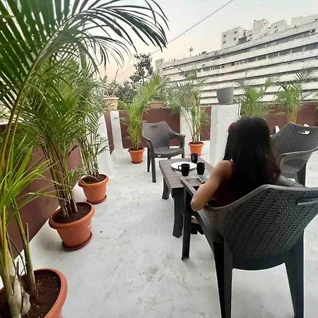 Newton Villa, A Hidden Gem With A Pvt Terrace In The Heart Of Bandra By Connekt Homes Apartment