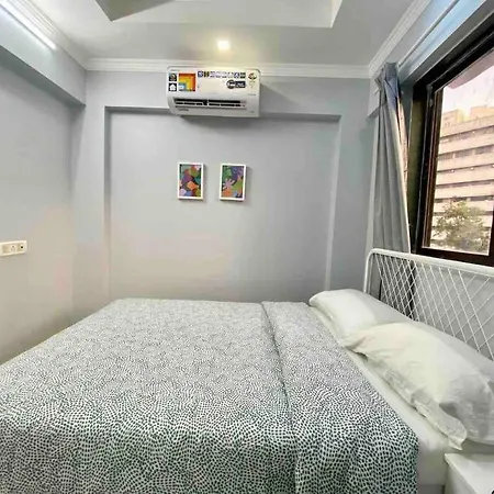 Newton Villa, A Hidden Gem With A Pvt Terrace In The Heart Of Bandra By Connekt Homes Apartment