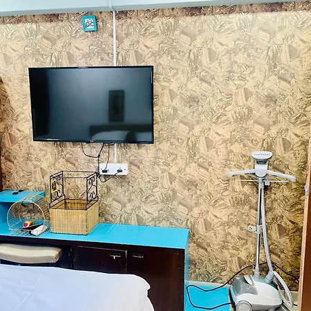 Bandra - Spacious 2 Bhk- Close To Bkc. *