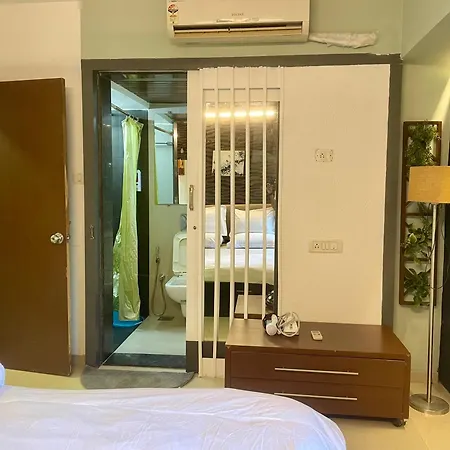 Bandra - Spacious 2 Bhk- Close To Bkc. Apartment *
