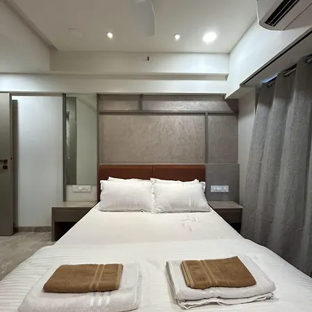Apartment Downtown 1bhk Luxury In Mahalaxmi 602