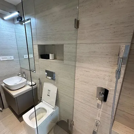 Apartment Luxurious 2 Bhk & Workspace On Juhu Tara Road