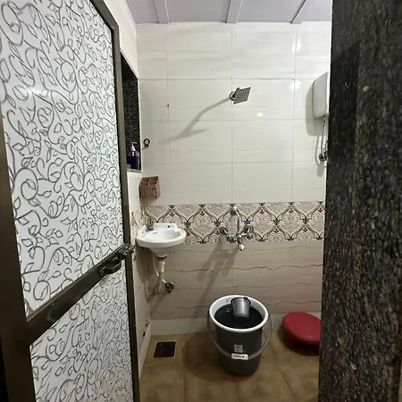 Apartment 1bhk-entire Near Kokilaben Dhirubhai Ambani Hospital Andheri W Mumbai