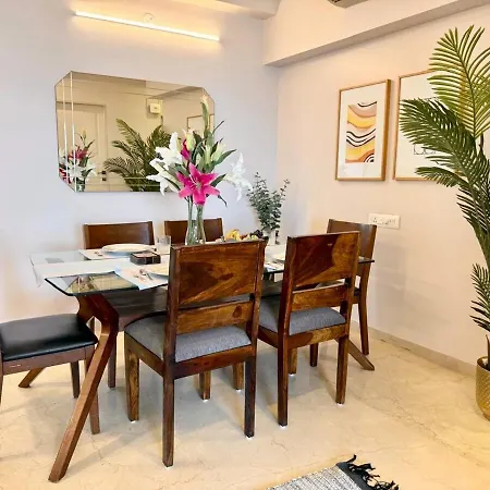 Apartment Connekthomes - 5 Star 3Bed3Bath Luxury Pool, Gym Near Airport Bkc