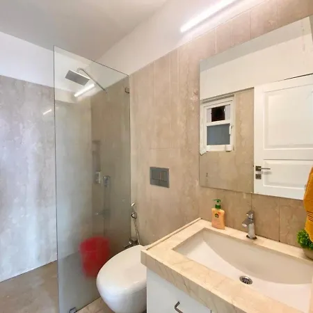 Apartment Connekthomes - 5 Star 3Bed3Bath Luxury Pool, Gym Near Airport Bkc