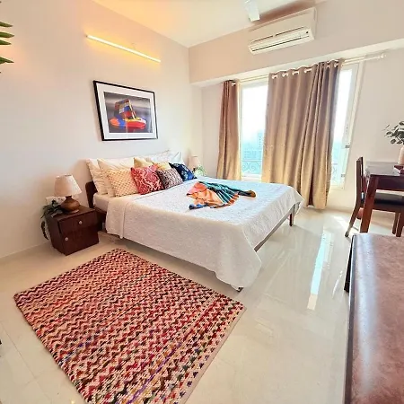 Apartment Connekthomes - 5 Star 3Bed3Bath Luxury Pool, Gym Near Airport Bkc