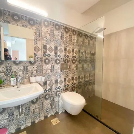 Connekthomes - 5 Star 3Bed3Bath Luxury Pool, Gym Near Airport Bkc Apartment *