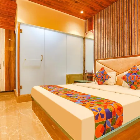 Via Versova Residency - Nr Kokilaben Hospital 3*