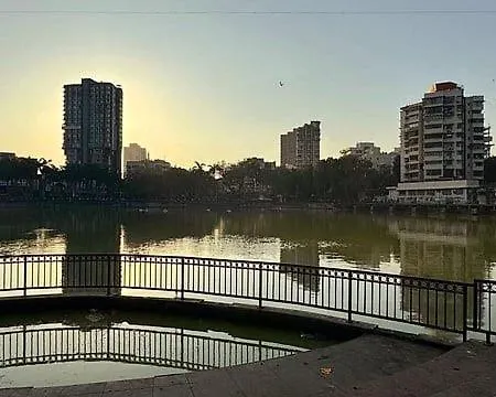 Apartment Lakefront Lounge-luxe 1bhk With 2 Baths-2bed *