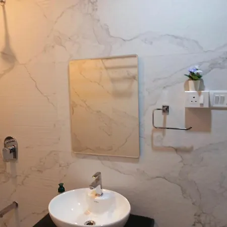 Lakefront Lounge-luxe 1bhk With 2 Baths-2bed Apartment *
