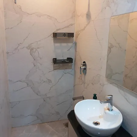 Lakefront Lounge-luxe 1bhk With 2 Baths-2bed Apartment Mumbai