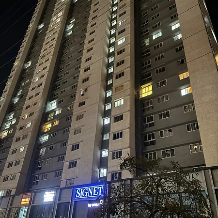 Skyline View 2bhk Near Oberoi Mall & Nesco Apartment