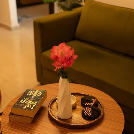 Apartment Skyline View 2bhk Near Oberoi Mall & Nesco