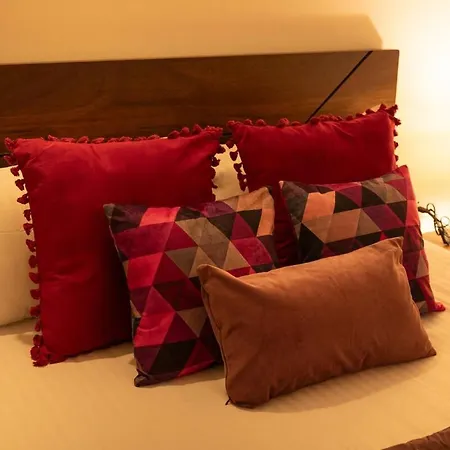 Skyline View 2bhk Near Oberoi Mall & Nesco * Mumbai