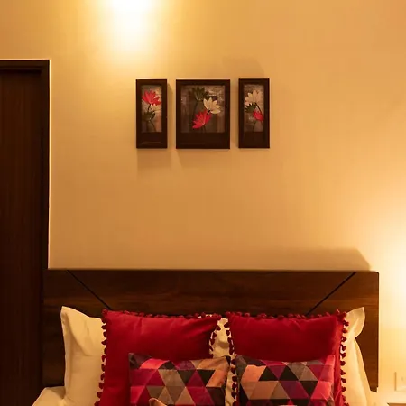 Skyline View 2bhk Near Oberoi Mall & Nesco Apartment