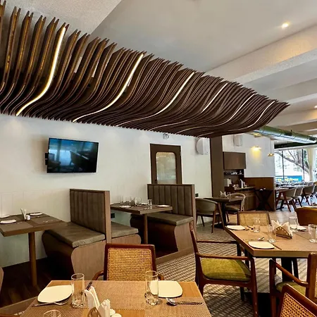 Galaxy Beacon Hotel, Santacruz ,mumbai 4* Mumbai