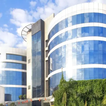 Hotel Peninsula Grand
