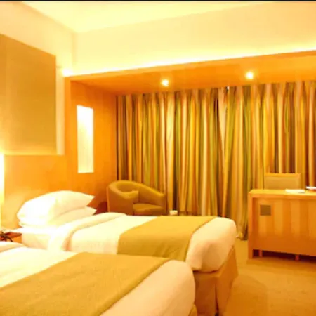 Peninsula Grand 4*