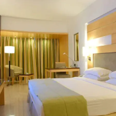 Peninsula Grand 4* Mumbai