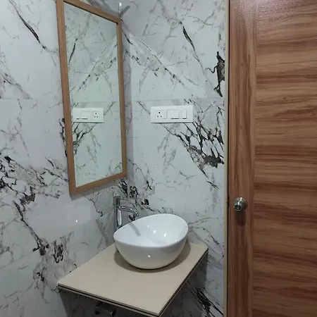 Delphi 2bhk - Calm Comfort Minutes From Bkc Apartment *