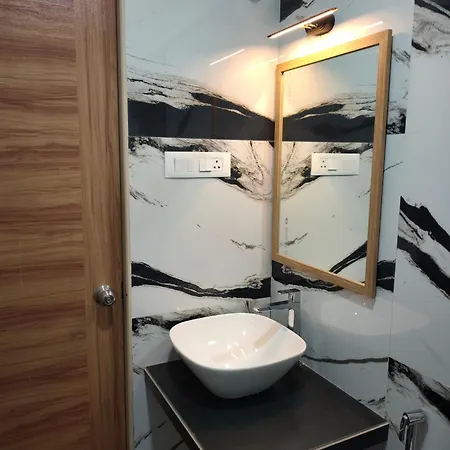 Delphi 2bhk - Calm Comfort Minutes From Bkc