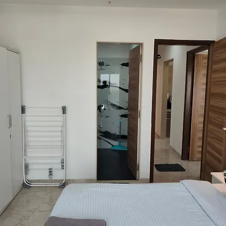 Delphi 2bhk - Calm Comfort Minutes From Bkc Apartment *