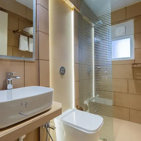 Hotel Home2 Residency, Airport