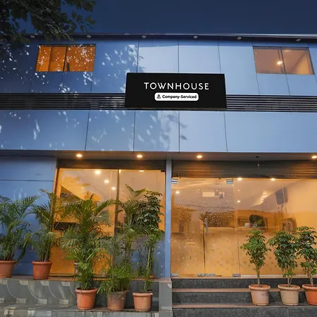 Hotel Townhouse Lbs Road Bkc Formerly Royal Palace Mumbai