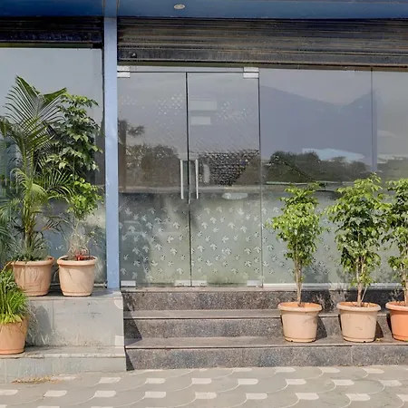 Townhouse Lbs Road Bkc Formerly Royal Palace Hotel