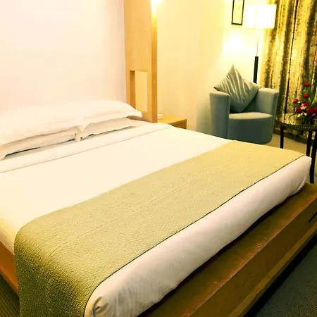 Peninsula Grand 4*