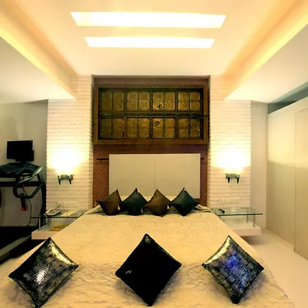 Peninsula Grand Hotel