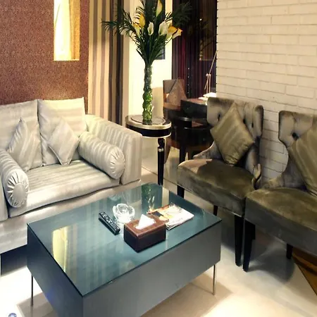 Peninsula Grand Hotel 4*