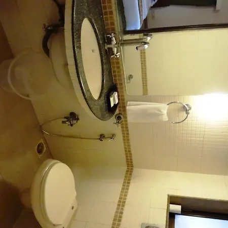 Nestor Hotel, Hotel
