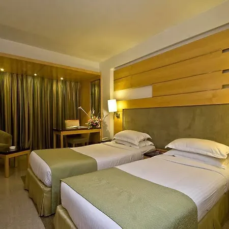 Hotel Peninsula Grand Mumbai