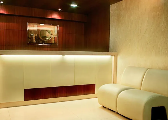 Hotel Lucky Bandra