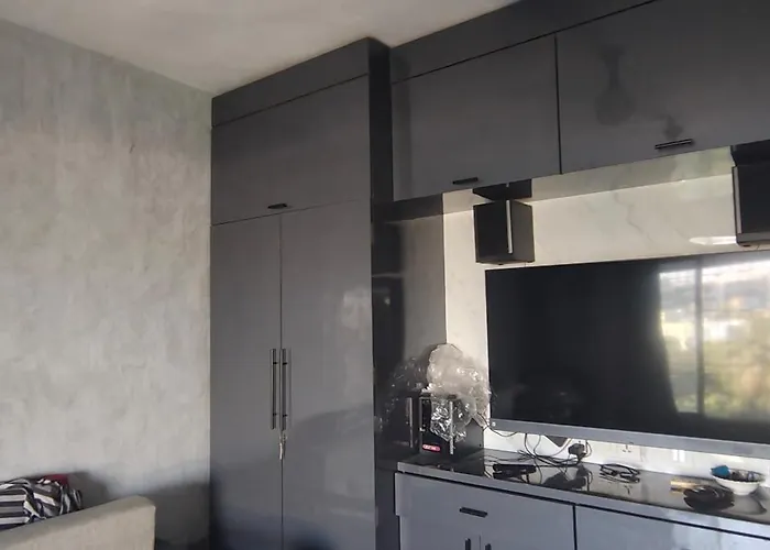 Studio Apartment In Santacruz